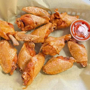 Chicken wings hot sauce on da side