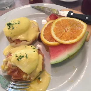 Smoked salmon Benedict