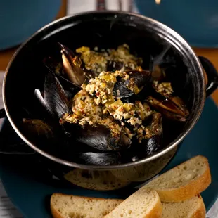 Mussles in Thai style sauce with artesian bread