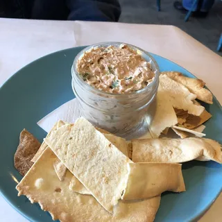 Smoked Tuna Dip with Crackers