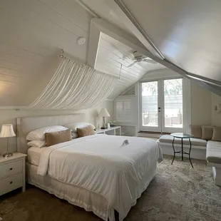Hideaway suite 10