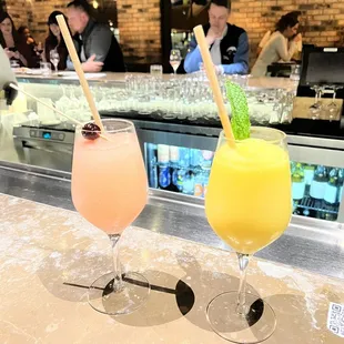 Frozen Rosé and pineapple Froscato