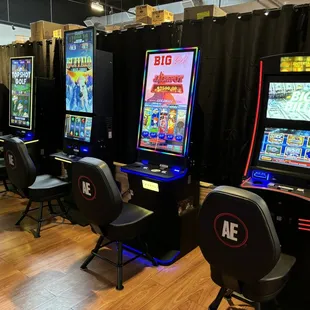 Nice, spacious area to drink and play games.