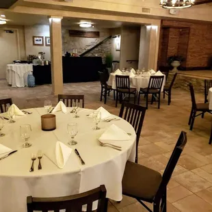 Vineyard Room with stage and satellite bar