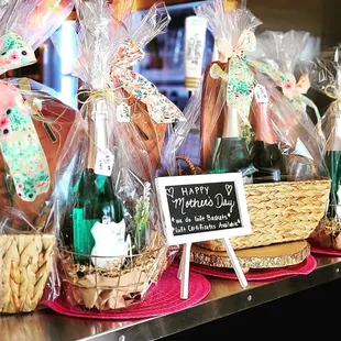 We do custom gift baskets