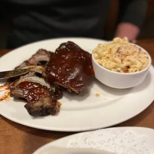 Bbq Pork Ribs with Mac and cheese