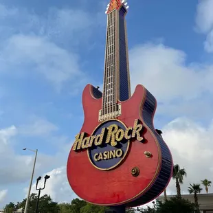 X Hard Rock Cafe, iconic guitar