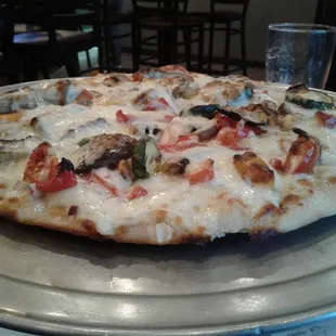 GRATEFUL DEAD pizza (!!) with roasted veggies (mushrooms, tomatoes, zucchini, eggplant...)