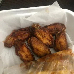 Jerk honey bbq flavored wings, all flats extra crispy.