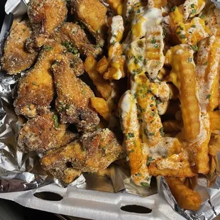 chicken wings and fried chicken, fried chicken wings, food, bbq chicken, chicken wings, poultry, bbq wings, fried chicken, chicken