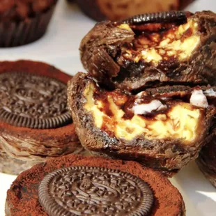 a pile of oreo cookies