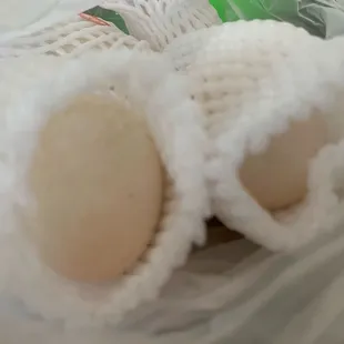 Raw salted duck eggs