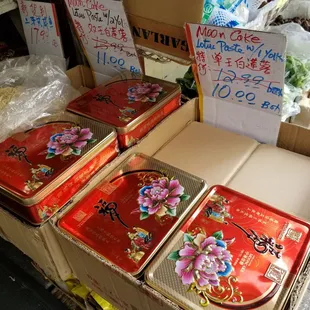 Sale on mooncakes!  Double and single yolk style!