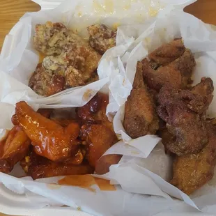 20 Party Wings (Garlic Parmesan, Honey Sriracha, Lemon Pepper)