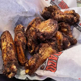 fried chicken wings, bbq wings, poultry, chicken wings and fried chicken, bbq chicken, fried chicken, chicken wings, food, chicken