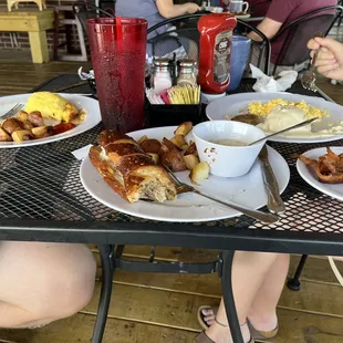 Check out that breakfast dog!!! One of the best breakfast items I&apos;ve ever eaten!