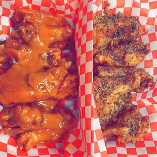 chicken wings and fried chicken, bbq wings, poultry, chicken wings, food, fried chicken wings, fried chicken, chicken, bbq chicken