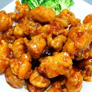 a plate of chicken and broccoli