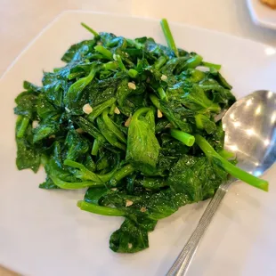 Snow pea leaves with garlic