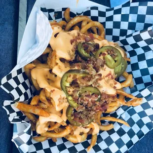 Very good fries with Buffalo sauce. 8/10