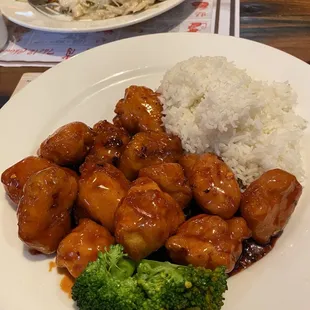 General Tso&apos;s Chicken and Chicken Chop Suey