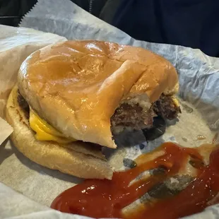 Kid's cheeseburger