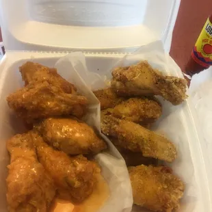 Hot wings (L)  Lemon Pepper (R)