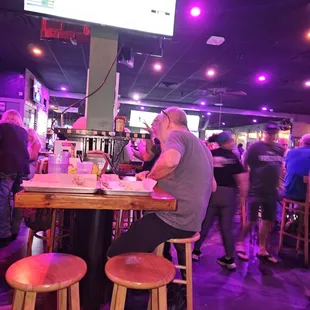 Wing Shack manager ditinf, not helping his staff in a packed house.