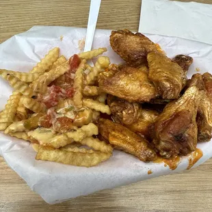 Angry Pooh Bear Wings w/ Chile Cheese Fries