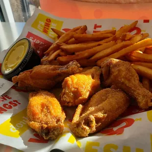 chicken wings, fried chicken, chicken, bbq chicken, fried chicken wings, poultry, food, bbq wings, chicken wings and fried chicken