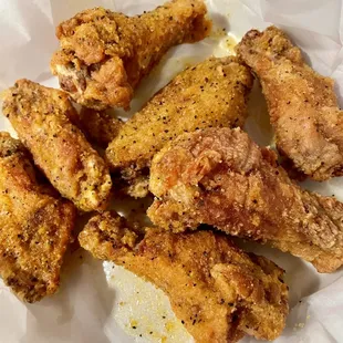 Lemon pepper bone in - I recommend ordering them well done so they&apos;re extra crispy :)