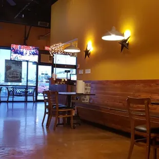 First time to Wing Town. Heard their burgers are awesome.