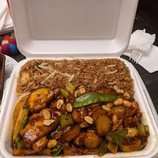 Kun Pao Chicken Dinner Special (They forgot my egg roll ).