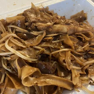 Beef Cooked with Flat White Noodles