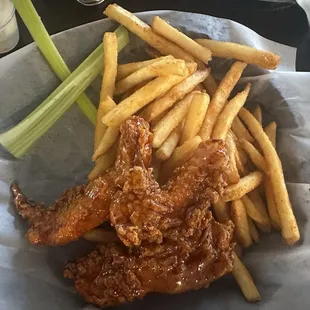 Lunch Special - Three Sticky Finger Lunch w/fries