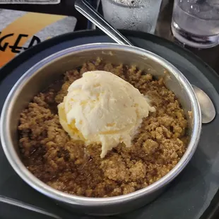 Caramel apple oatmeal cobbler