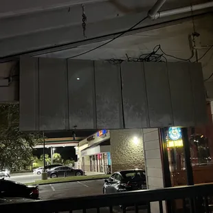 Same thing. No tvs. Is this a sports bar!? Nope