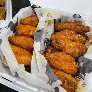 20 count traditional extra crispy wings. Left side is Buffalo, right side is Spicy Garlic Parmesan