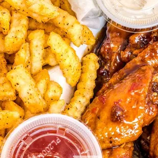 10 pc Party wings combo w/ Honey BBQ Sauce