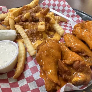 My meal 5 wings and chili cheese fries combo