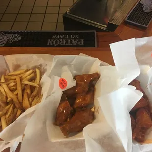 chicken wings, bbq wings, fried chicken, bbq chicken, poultry, chicken wings and fried chicken, fried chicken wings, chicken, food