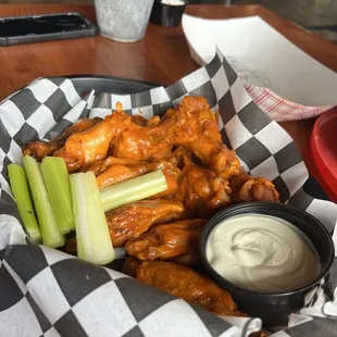 chicken, chicken wings and fried chicken, poultry, fried chicken wings, bbq wings, chicken wings, bbq chicken, fried chicken, food