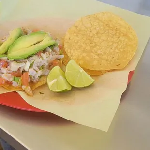 Refrescante tostada de ceviche de camaron..so yummy
