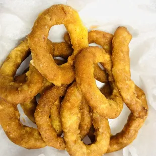 a pile of fried onion rings