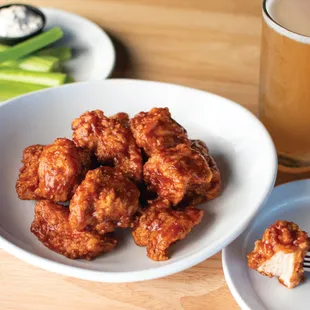 food, chicken wings and fried chicken, fried chicken wings, fried chicken, poultry, bbq chicken, chicken, bbq wings, chicken wings
