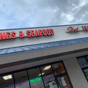 Wings &amp; Seafood