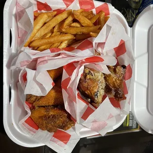 Garlic parm &amp; Louisiana Rub wings with fries. Very good!!!