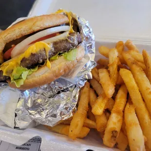 Cheeseburger with fries