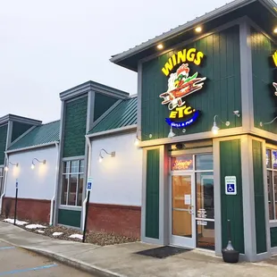 the outside of a restaurant