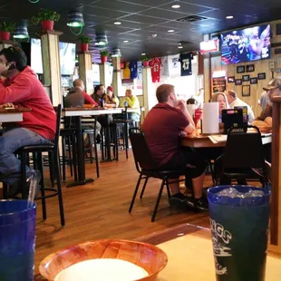 Great place!  Good nachos  and awesome wings! Much better than Buffalo Wild Wings!